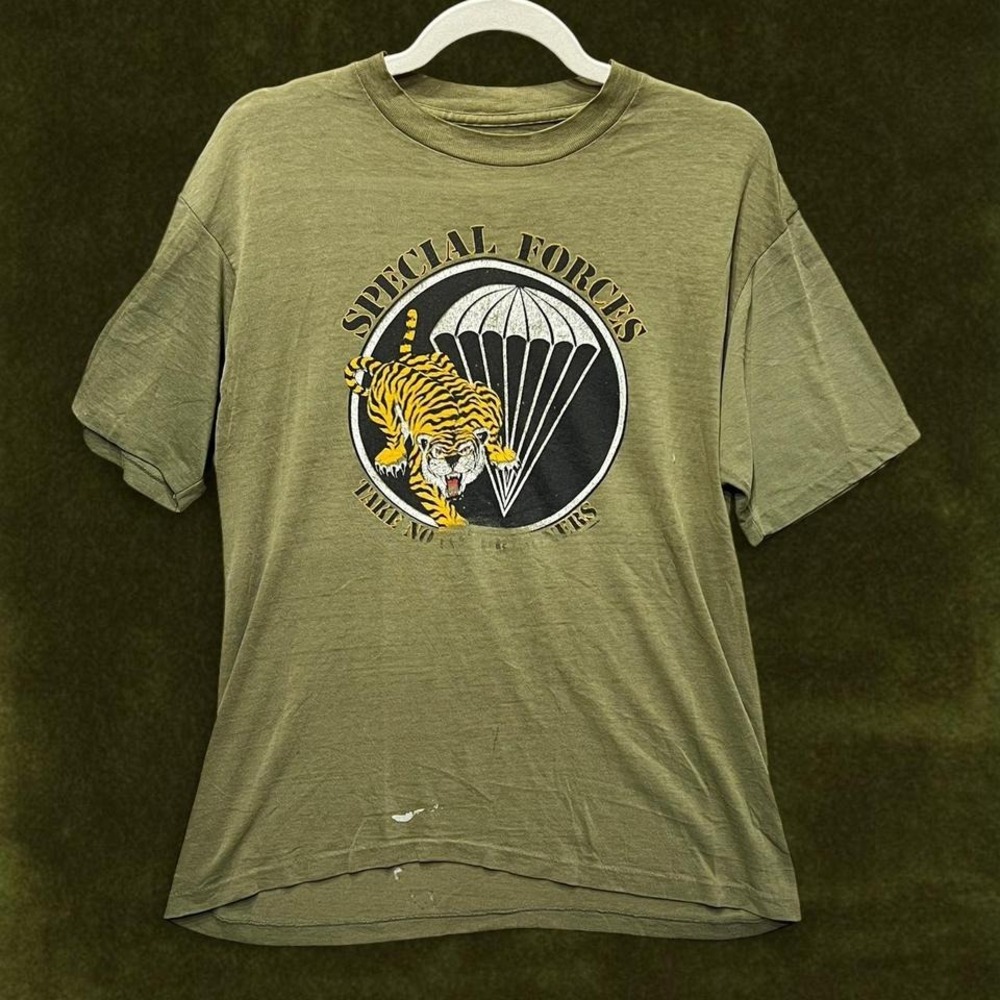 RARE Vintage 1970s/80s Special Forces "Take No Prisoners" Tiger Tee - M/L